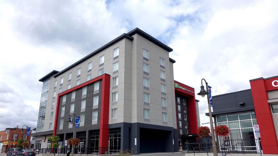 Holiday Inn Express & Suites Oshawa Exterior
