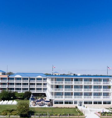 La Mer Beachfront Inn