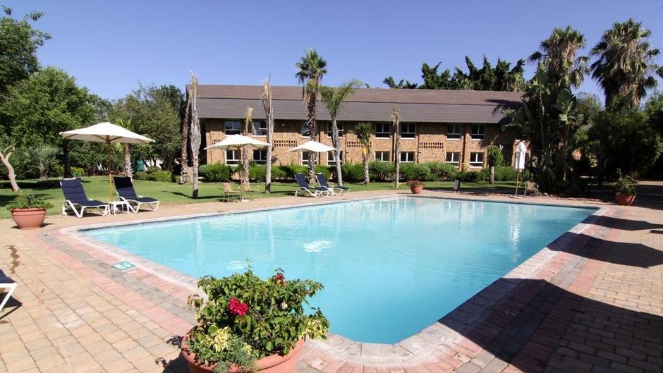 Cresta Lodge Pool