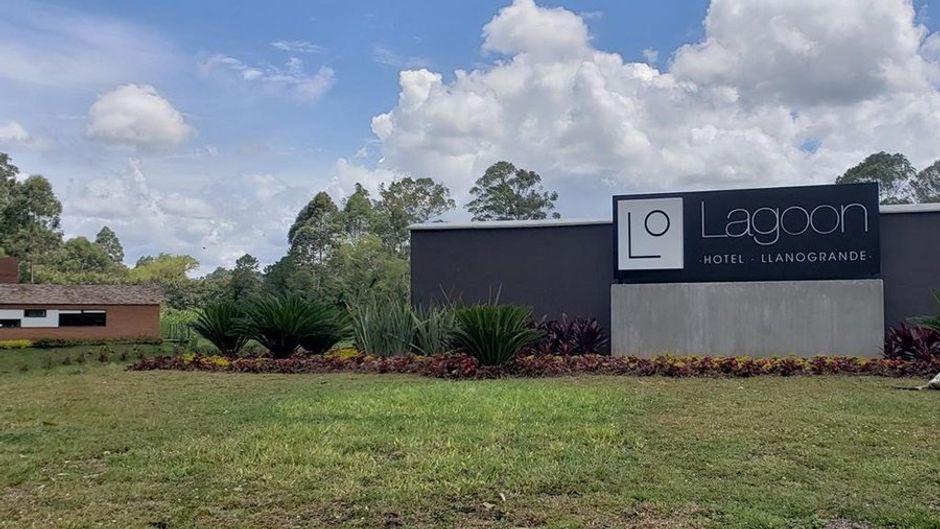 Hotel Lagoon Llanogrande Exterior