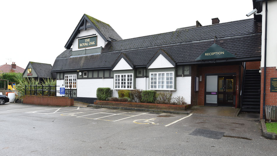 Royal Oak Hotel Bromborough Exterior