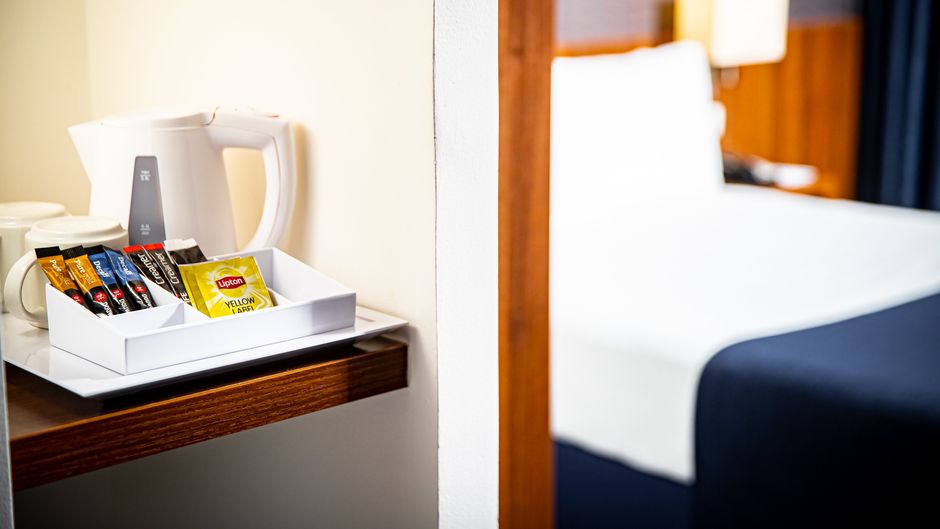 Holiday Inn Express Arena Towers Room