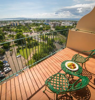 Courtleigh Hotel & Suites