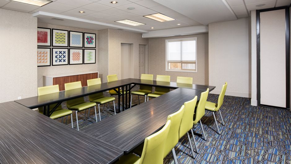 Holiday Inn Express Grande Prairie Meeting