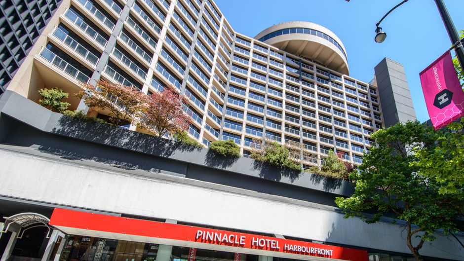 Pinnacle Hotel Harbourfront Exterior
