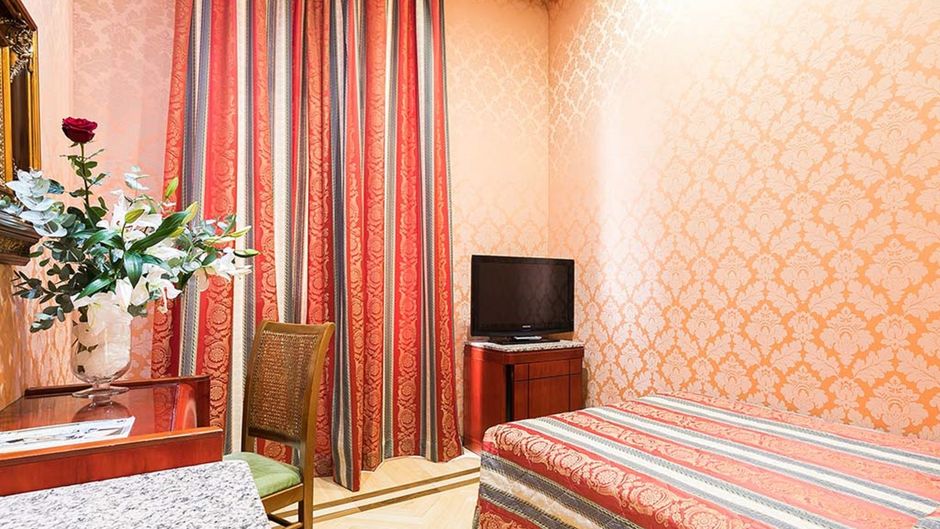Hotel Galles Roma Room