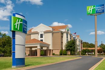 Holiday Inn Express Hotel & Suites