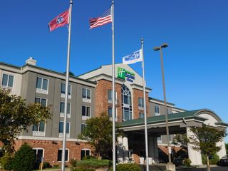 Holiday Inn Express Millington
