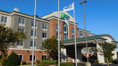 Holiday Inn Express Millington