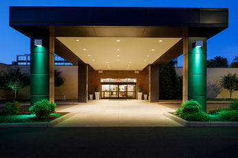 Holiday Inn Hotel & Suites Charleston W