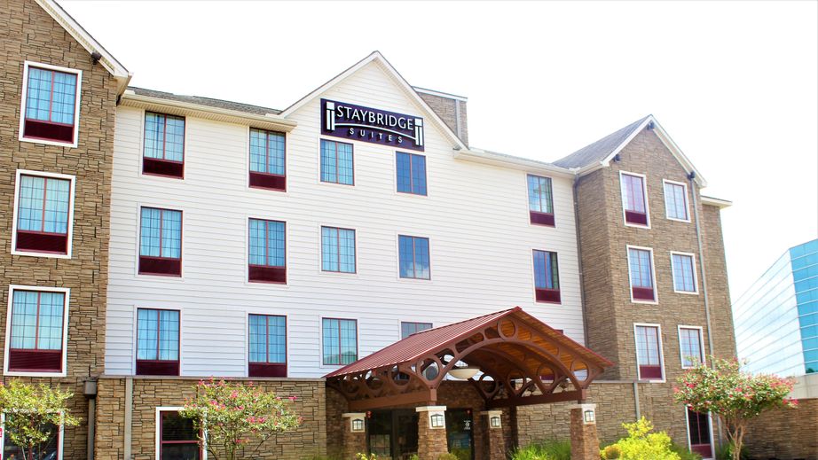 Holiday Inn Express and Staybridge Suites Opens at Houston Galleria