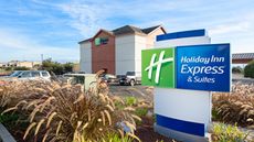 Holiday Inn Express Hotel & Suite