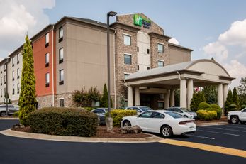 Holiday Inn Express Hotel & Suites