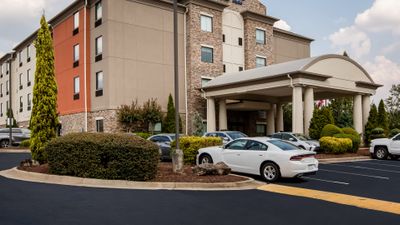 Holiday Inn Express Hotel & Suites