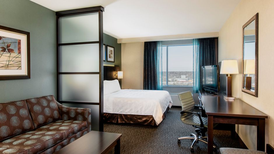 Holiday Inn Suites Saskatoon Downtown Room