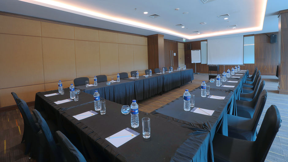 Holiday Inn Express Jakarta Intl Expo Meeting