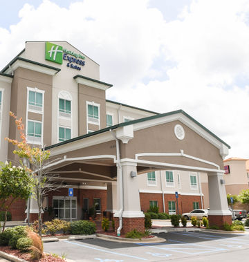 Holiday Inn Express Hotel & Suites