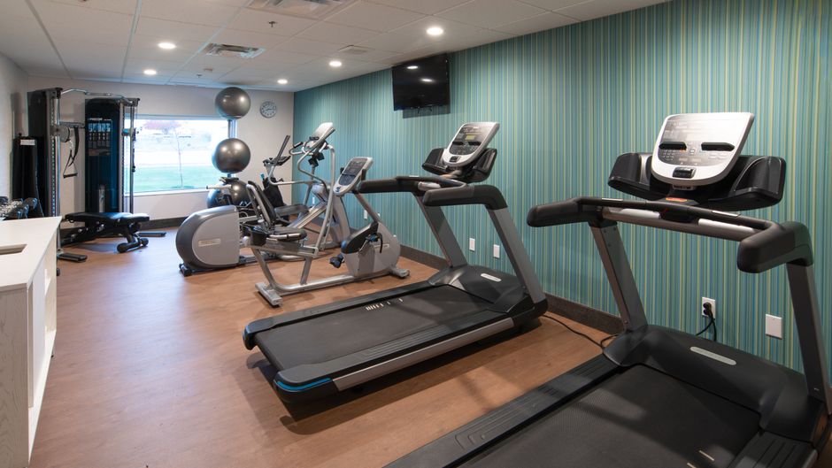 Holiday Inn Express & Stes N Battleford Health Club