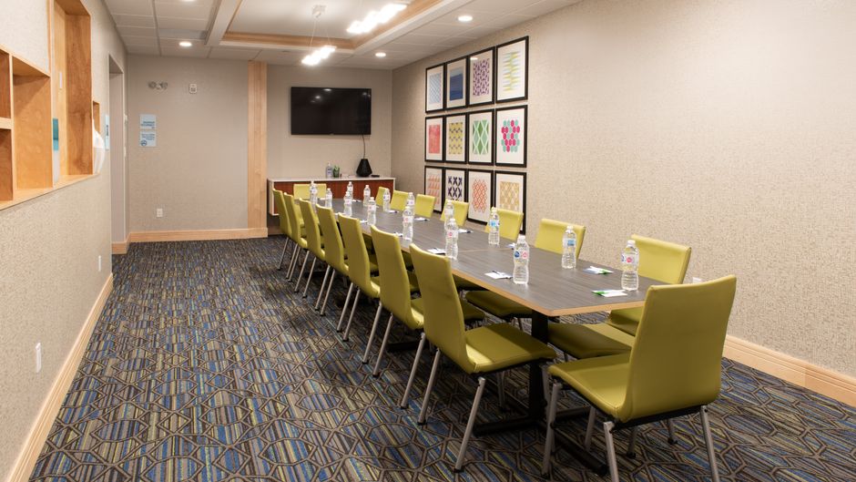 Holiday Inn Express & Stes N Battleford Meeting