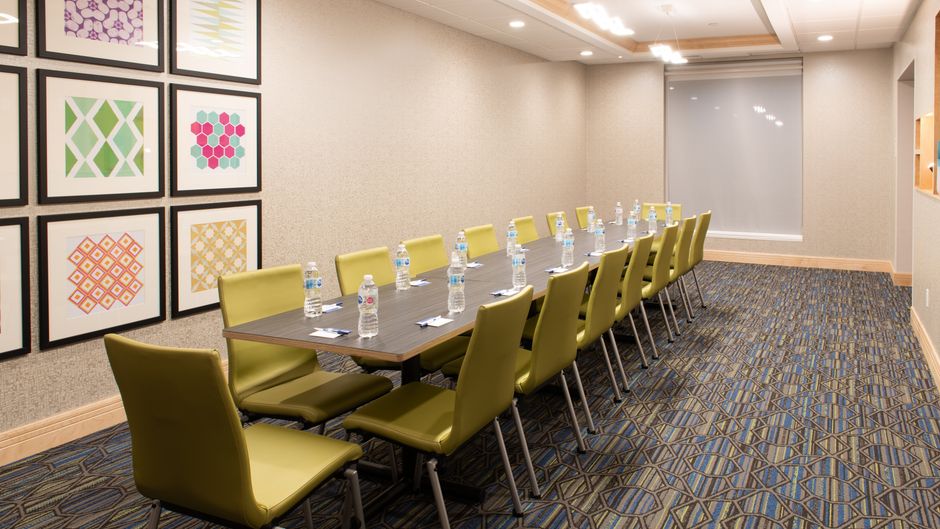Holiday Inn Express & Stes N Battleford Meeting