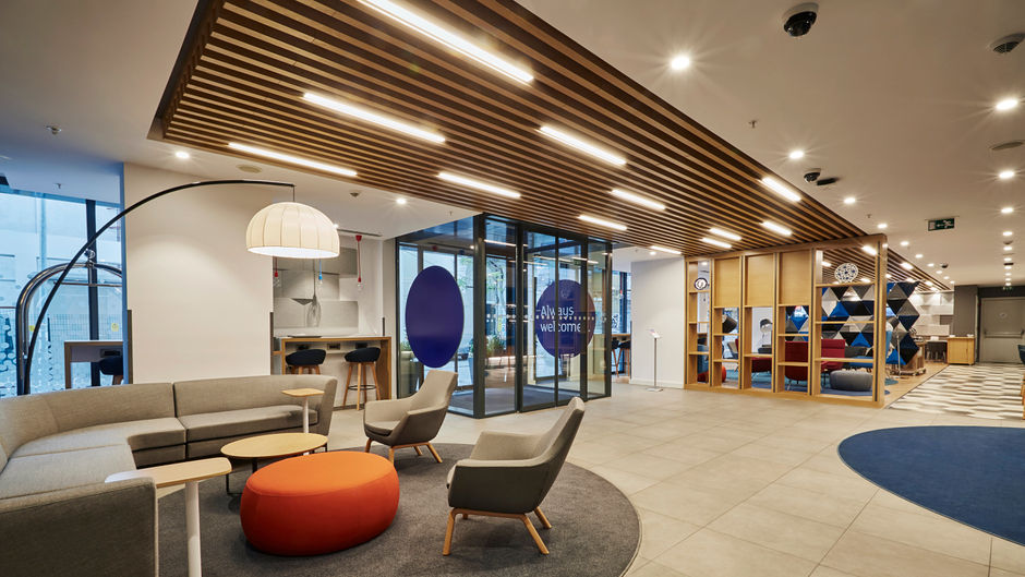 Holiday Inn Express Atakoy Metro Lobby