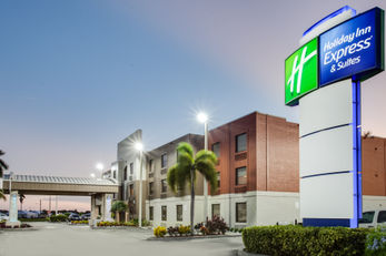 Holiday Inn Express Hotel & Suites