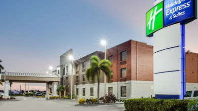 Holiday Inn Express Hotel & Suites