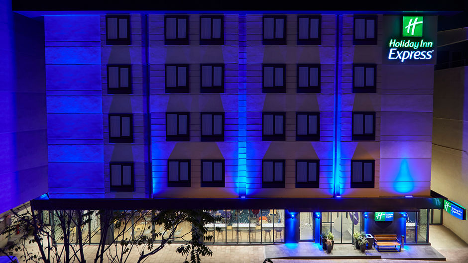 Holiday Inn Express Atakoy Metro Exterior