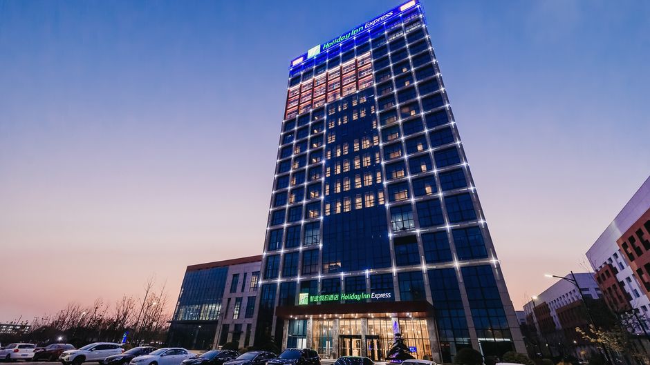 Holiday Inn Express CMC Exterior