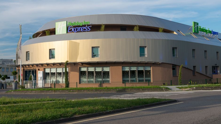 Holiday Inn Express Paris - Velizy Exterior