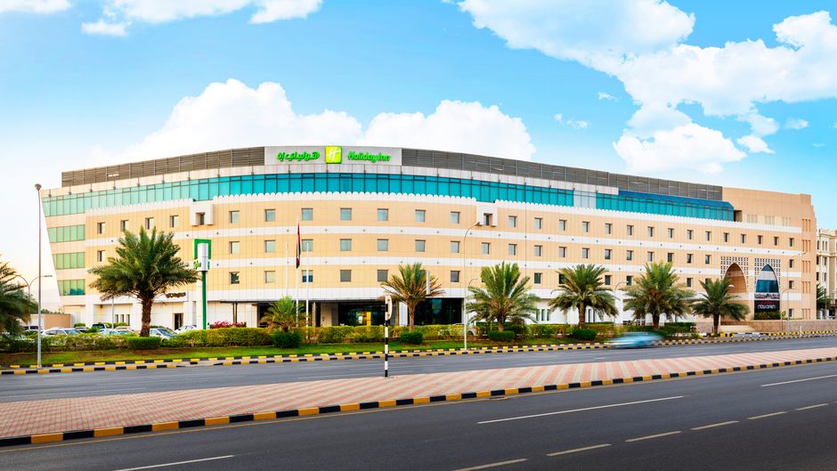 Holiday Inn Muscat Al Seeb Exterior