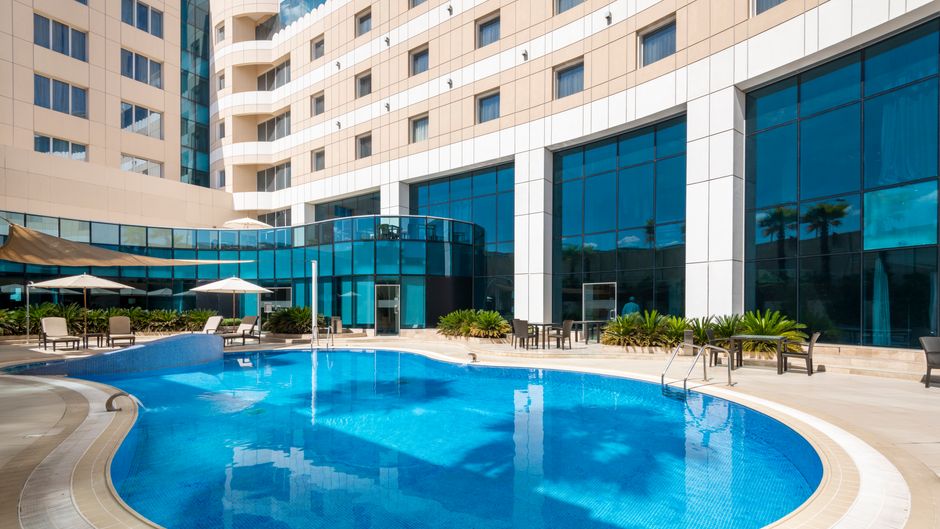 Holiday Inn Muscat Al Seeb Pool