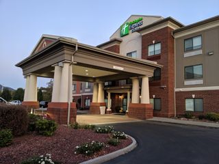 Holiday Inn Express Hotel & Suites