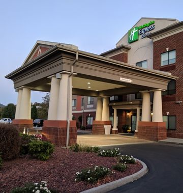 Holiday Inn Express Hotel & Suites