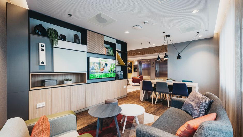 Holiday Inn Eindhoven Airport Lobby
