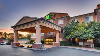 Holiday Inn Express & Suites Lancaster