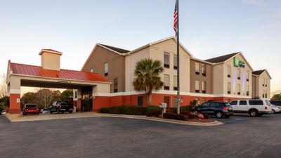 Holiday Inn Express & Suites
