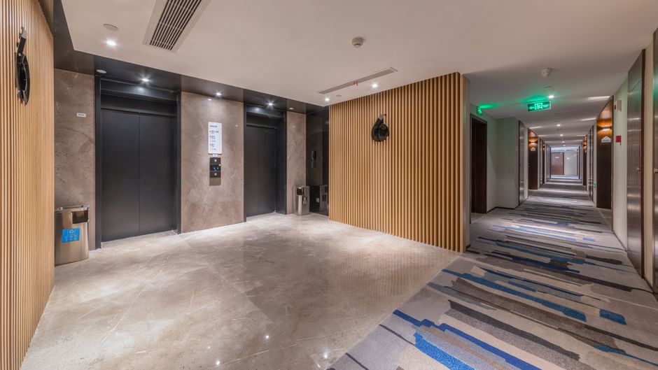 Holiday Inn Express Ningbo City Center Lobby