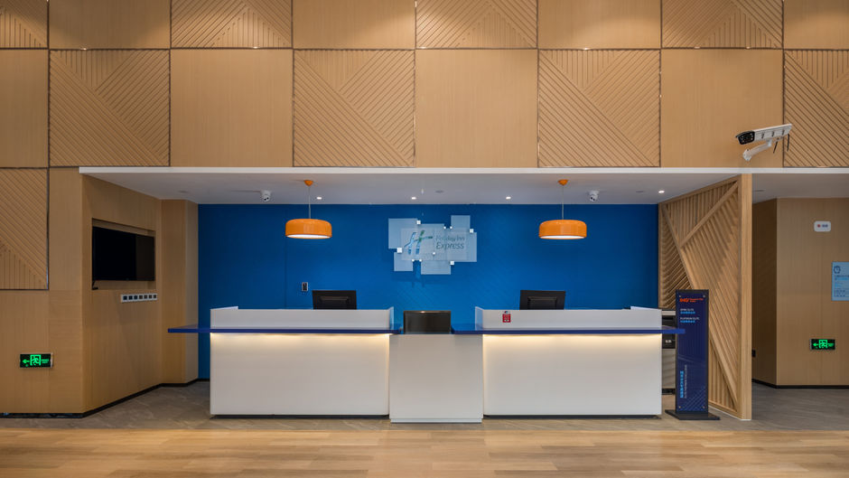 Holiday Inn Express Ningbo City Center Lobby
