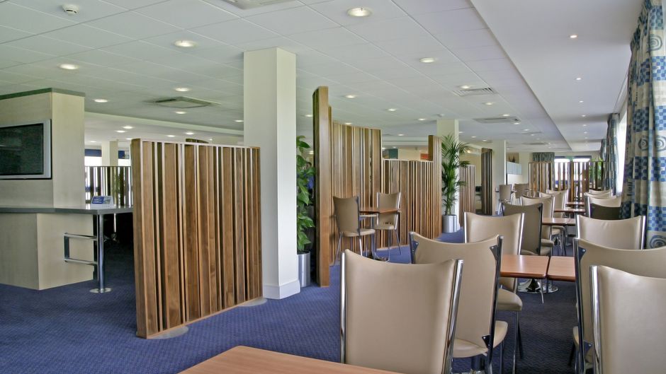 Holiday Inn Express Cardiff Airport Restaurant