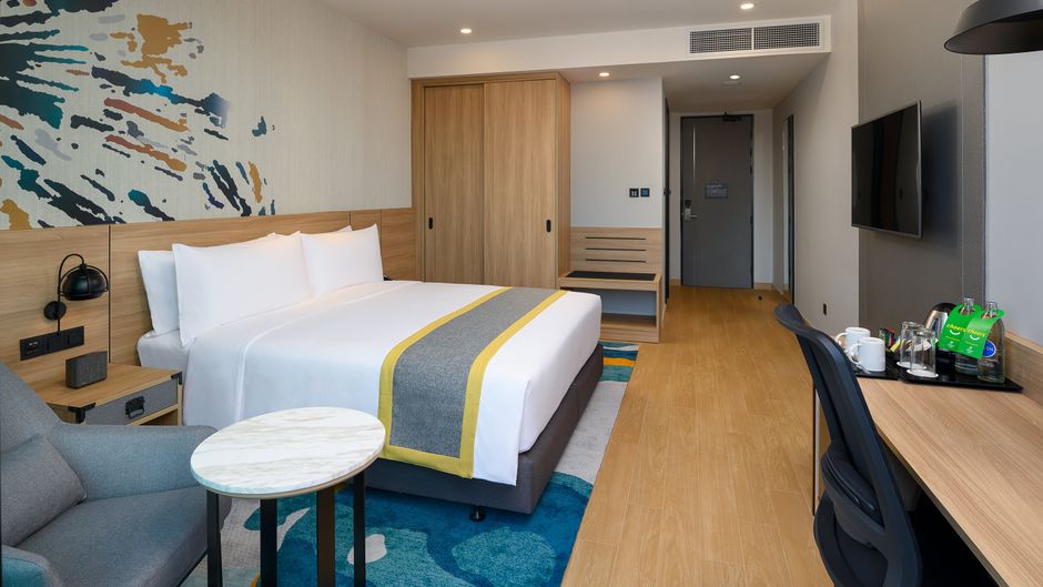 Holiday Inn & Suites Siracha Laemchabang Room