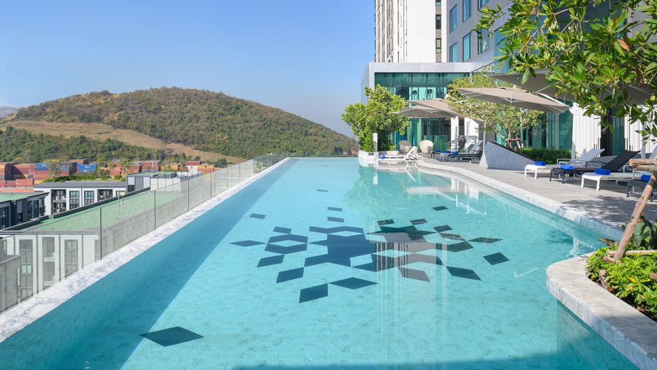 Holiday Inn & Suites Siracha Laemchabang Pool