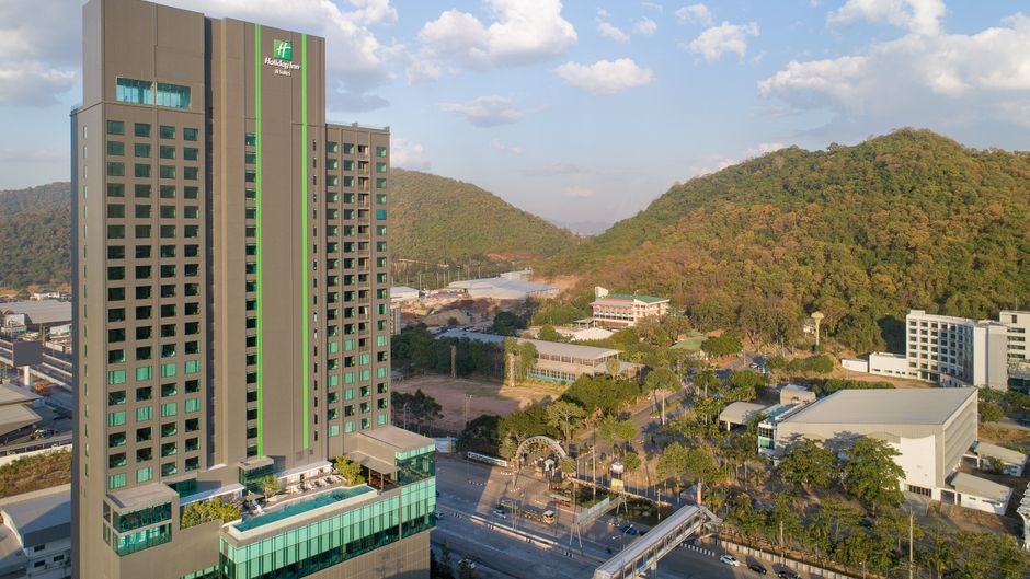 Holiday Inn & Suites Siracha Laemchabang Exterior