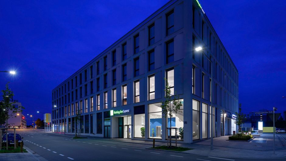 Holiday Inn Express Regensburg Exterior