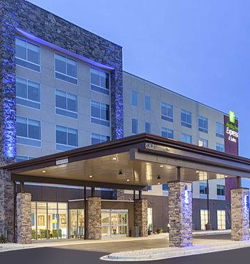 Holiday Inn Express & Suites Hudson I-94