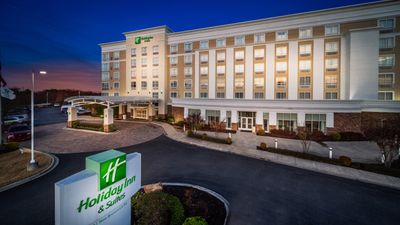 Holiday Inn Hotel & Suites