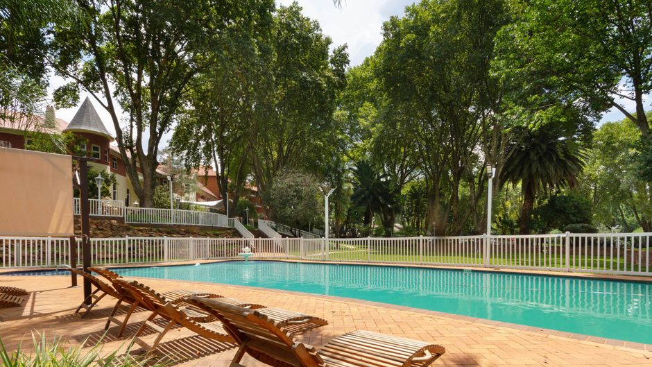 Holiday Inn Johannesburg Sunnyside Park Pool