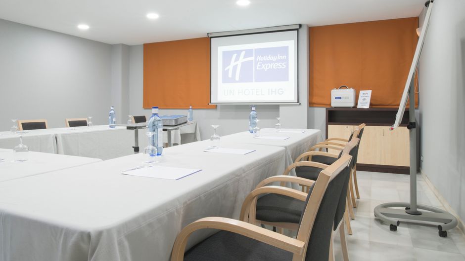 Holiday Inn Express Valencia Bonaire Meeting