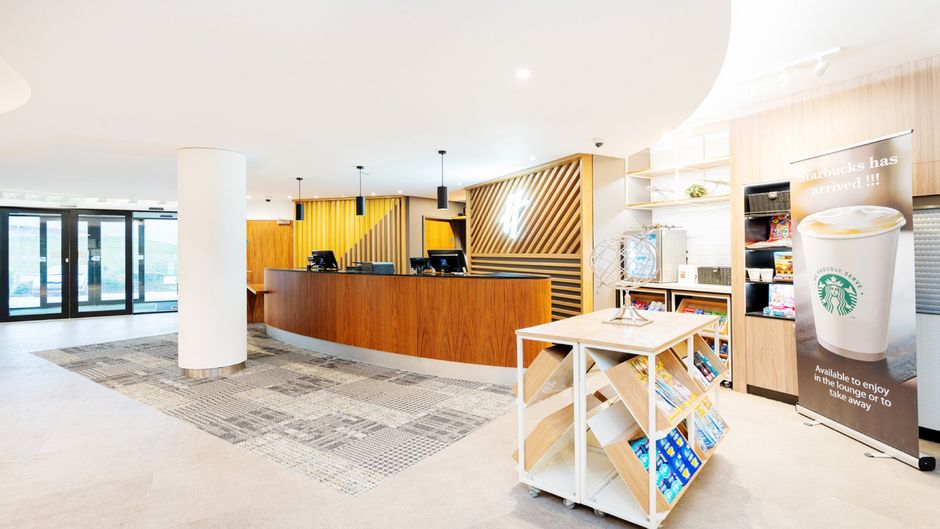 Holiday Inn London - Luton Airport Lobby