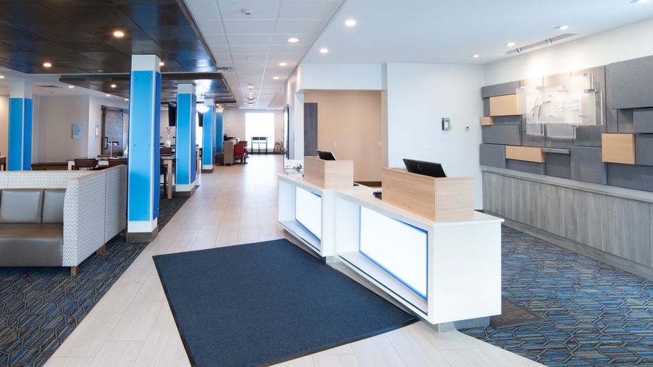 Holiday Inn Express & Stes N Battleford Lobby